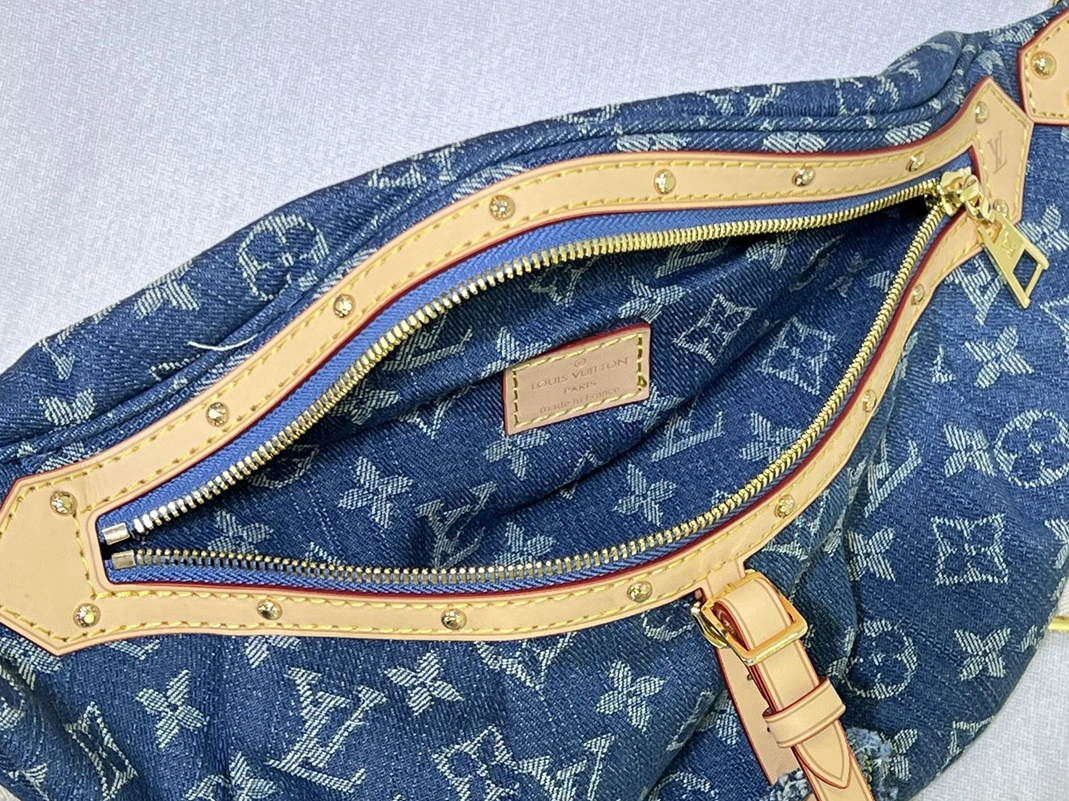 Louis Vuitton LV AAA Quality Belt Bags Versatile 5230