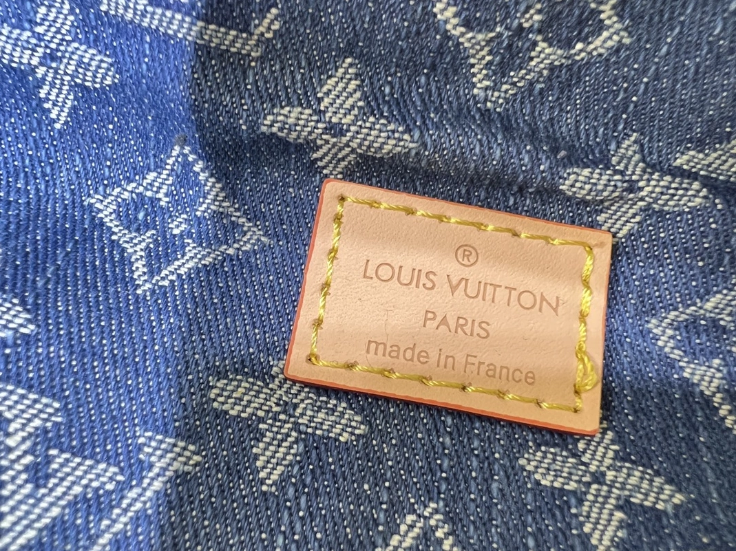 Louis Vuitton LV AAA Quality Belt Bags Versatile 5230
