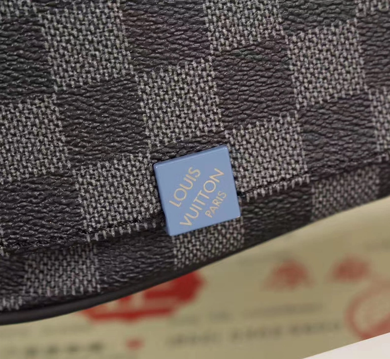 Louis Vuitton LV AAA Quality Messenger Bags For Men Cozy 947