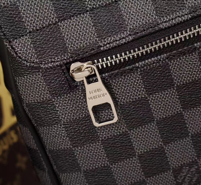 Louis Vuitton LV AAA Quality Messenger Bags For Men Cozy 947