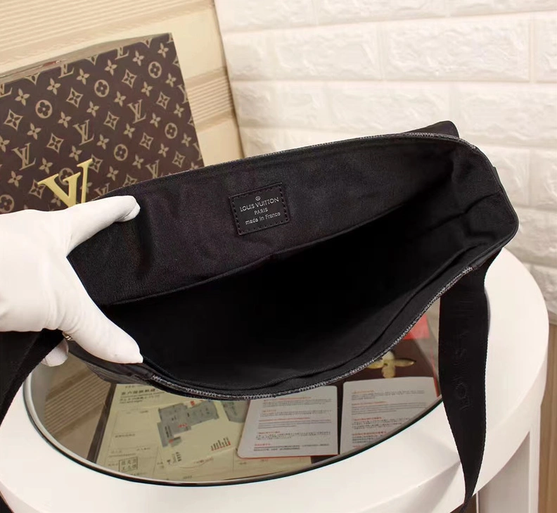 Louis Vuitton LV AAA Quality Messenger Bags For Men Cozy 947