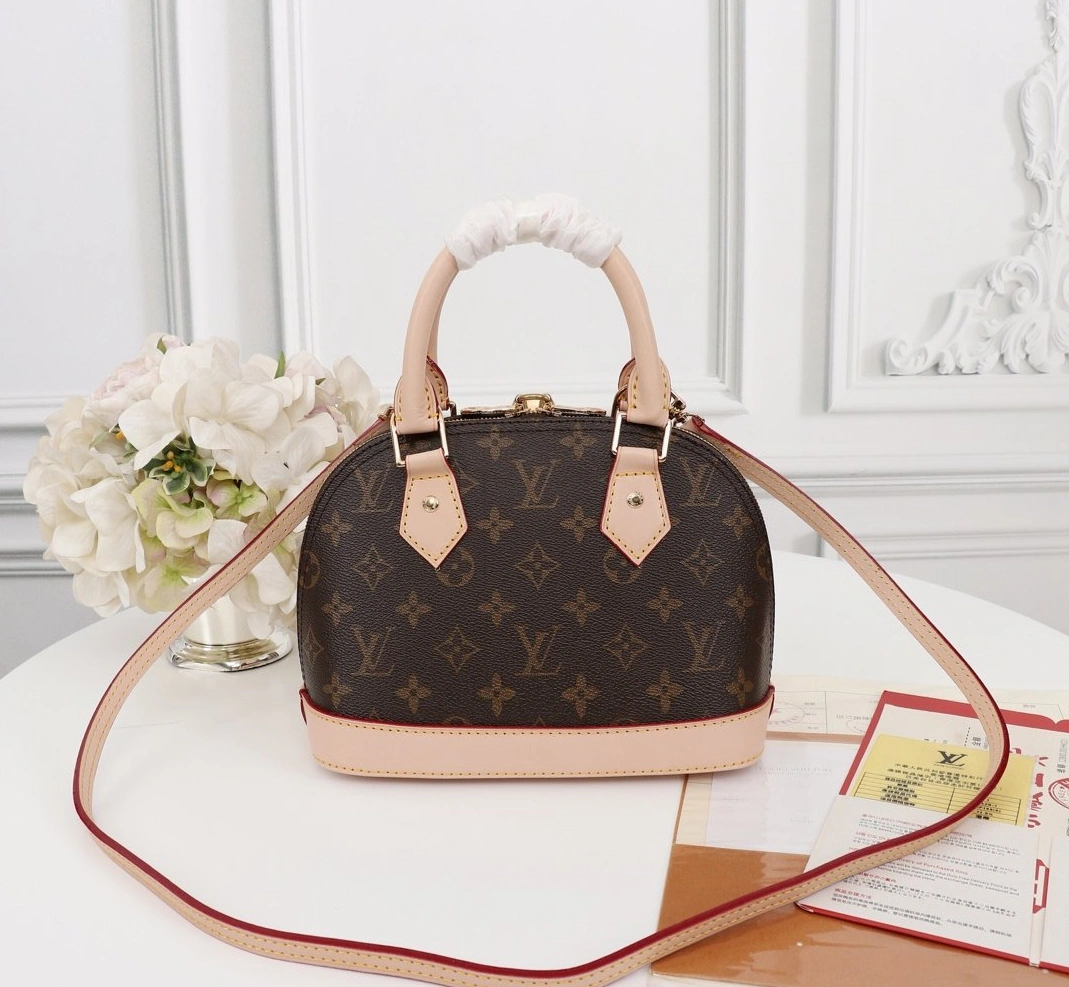 Louis Vuitton LV AAA Quality Messenger Bags For Women Breathable 5712