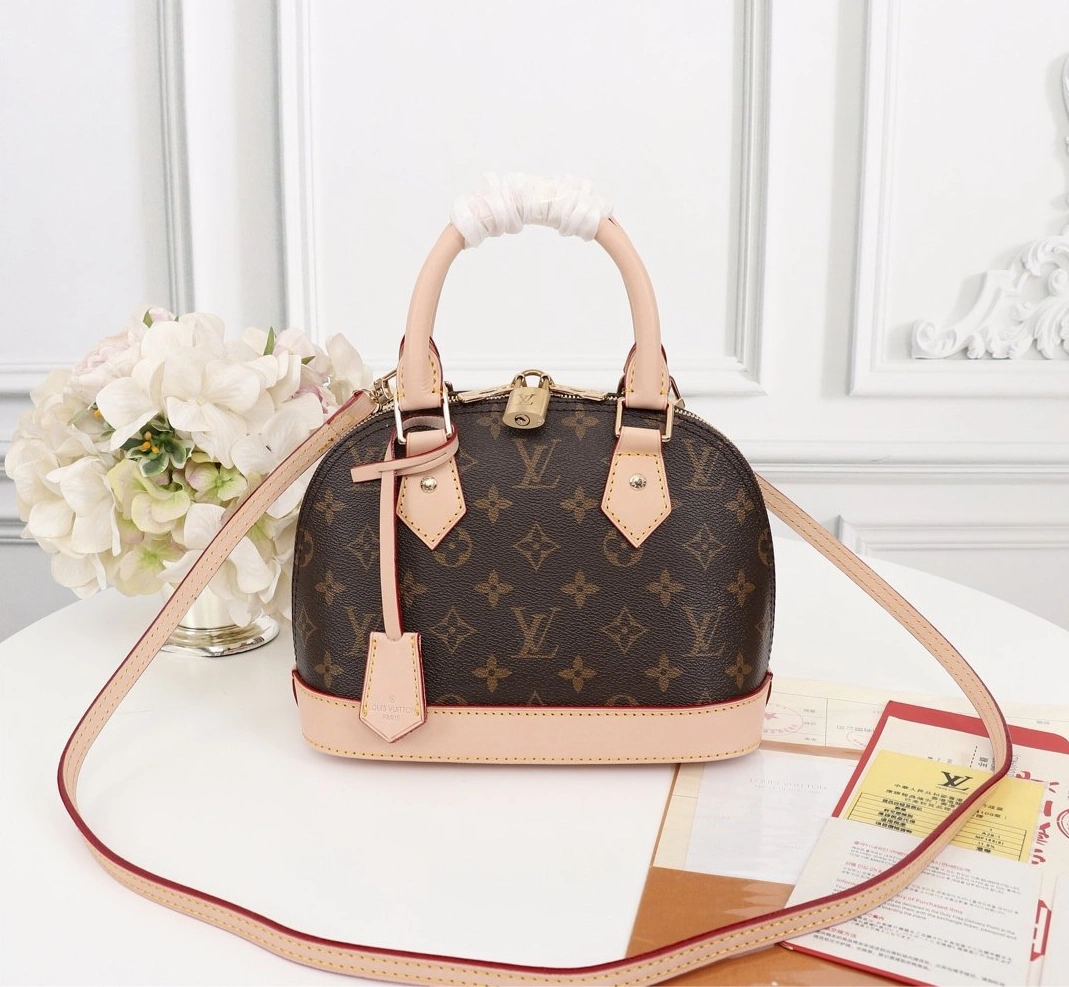 Louis Vuitton LV AAA Quality Messenger Bags For Women Breathable 5712