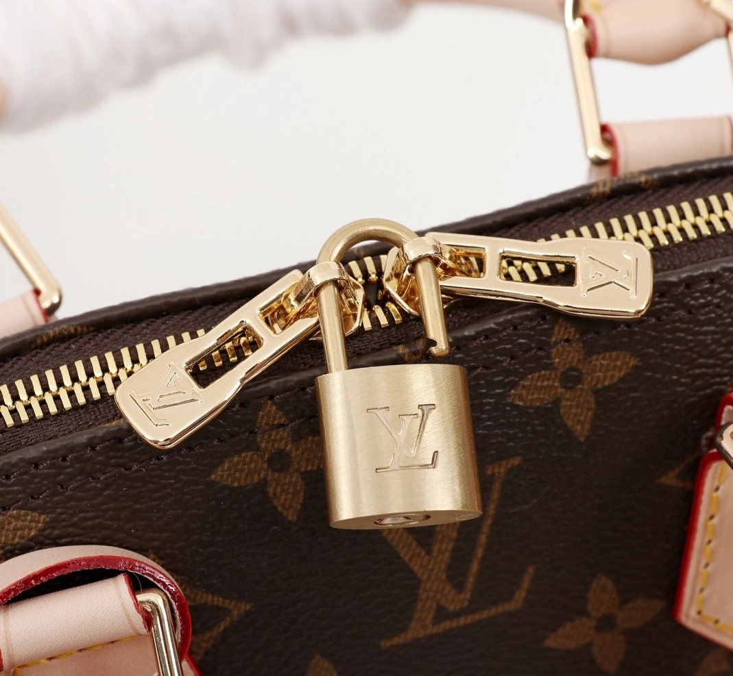 Louis Vuitton LV AAA Quality Messenger Bags For Women Breathable 5712