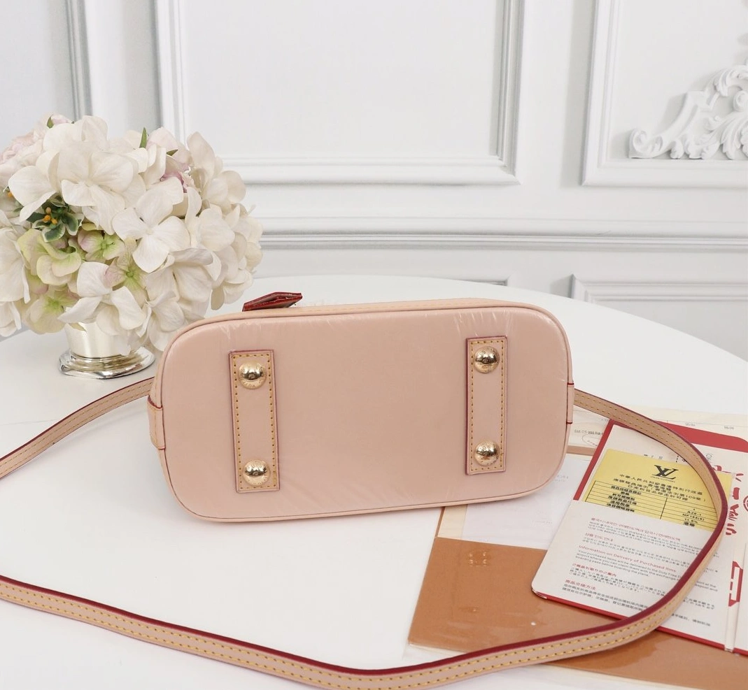 Louis Vuitton LV AAA Quality Messenger Bags For Women Breathable 5712