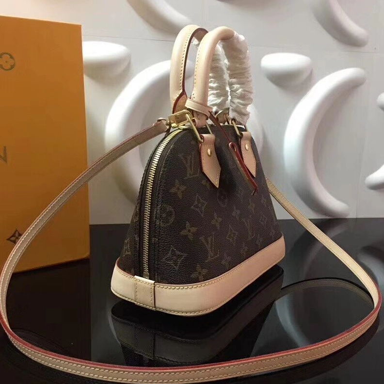 Louis Vuitton LV AAA Quality Messenger Bags For Women DailyWear 8721