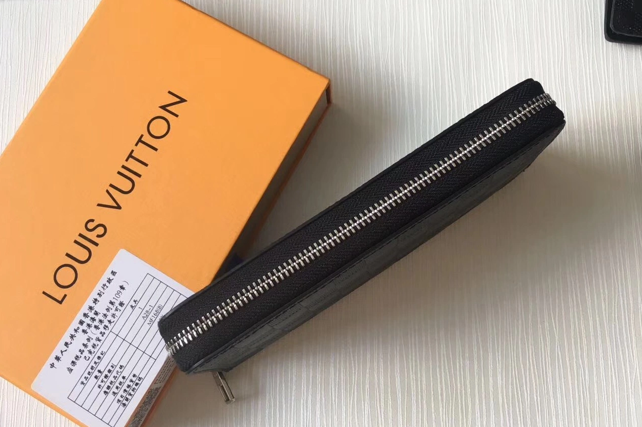 Louis Vuitton LV AAA Quality Wallets WellDesigned 5236