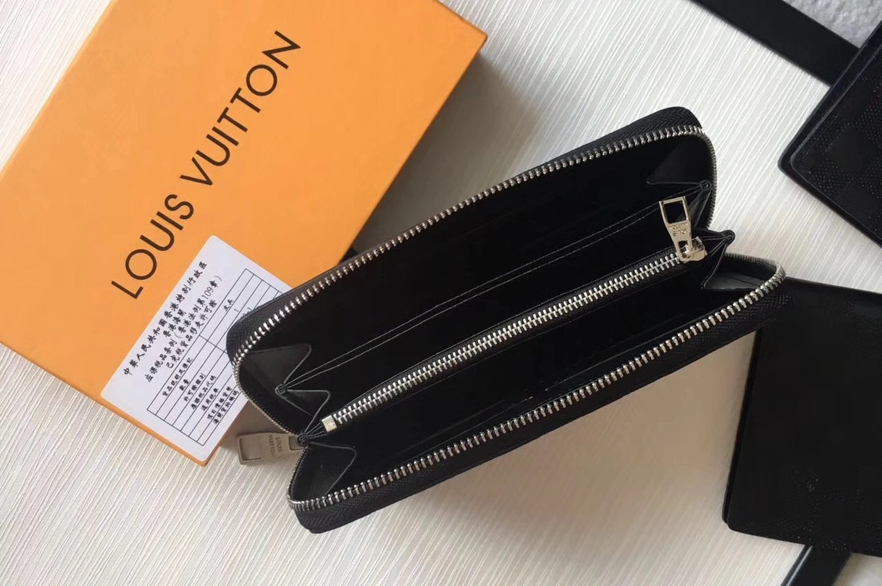 Louis Vuitton LV AAA Quality Wallets WellDesigned 5236