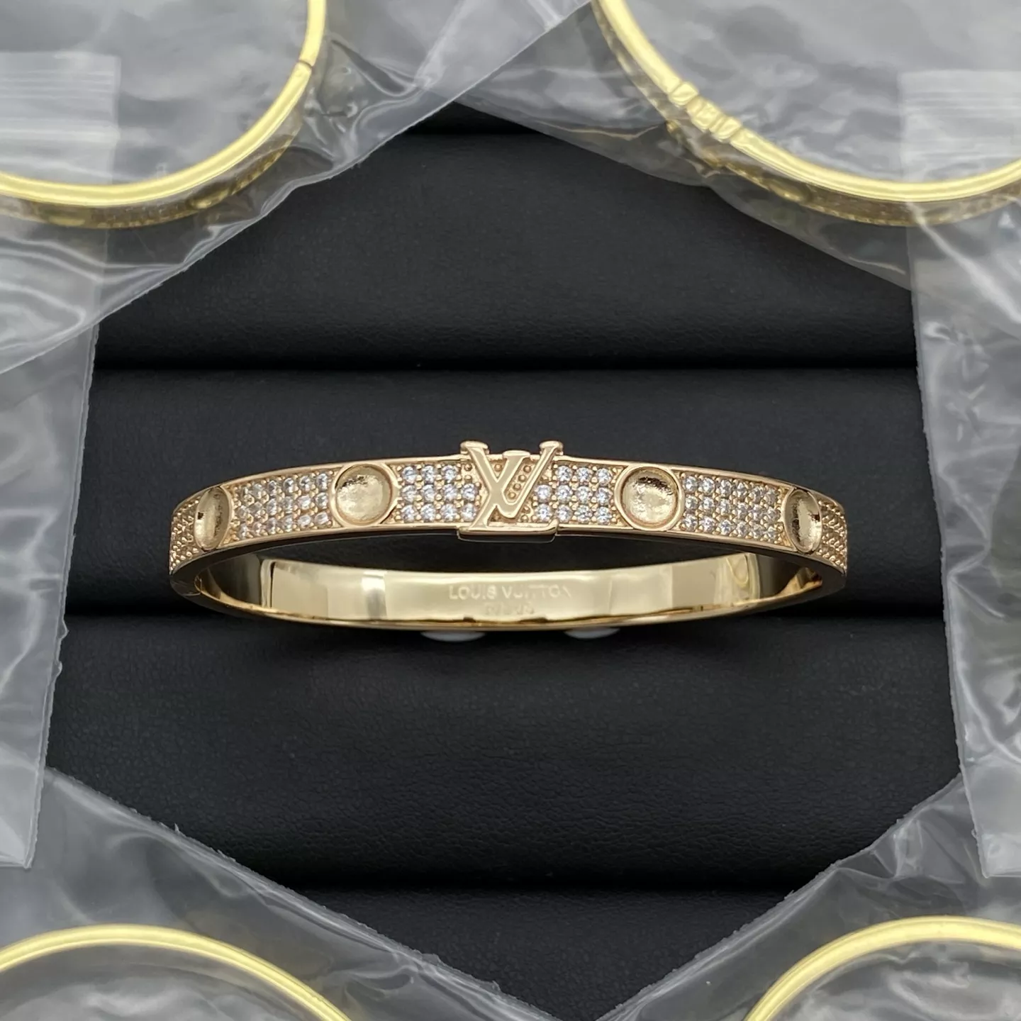 Louis Vuitton LV Bracelets AllSeason 1518