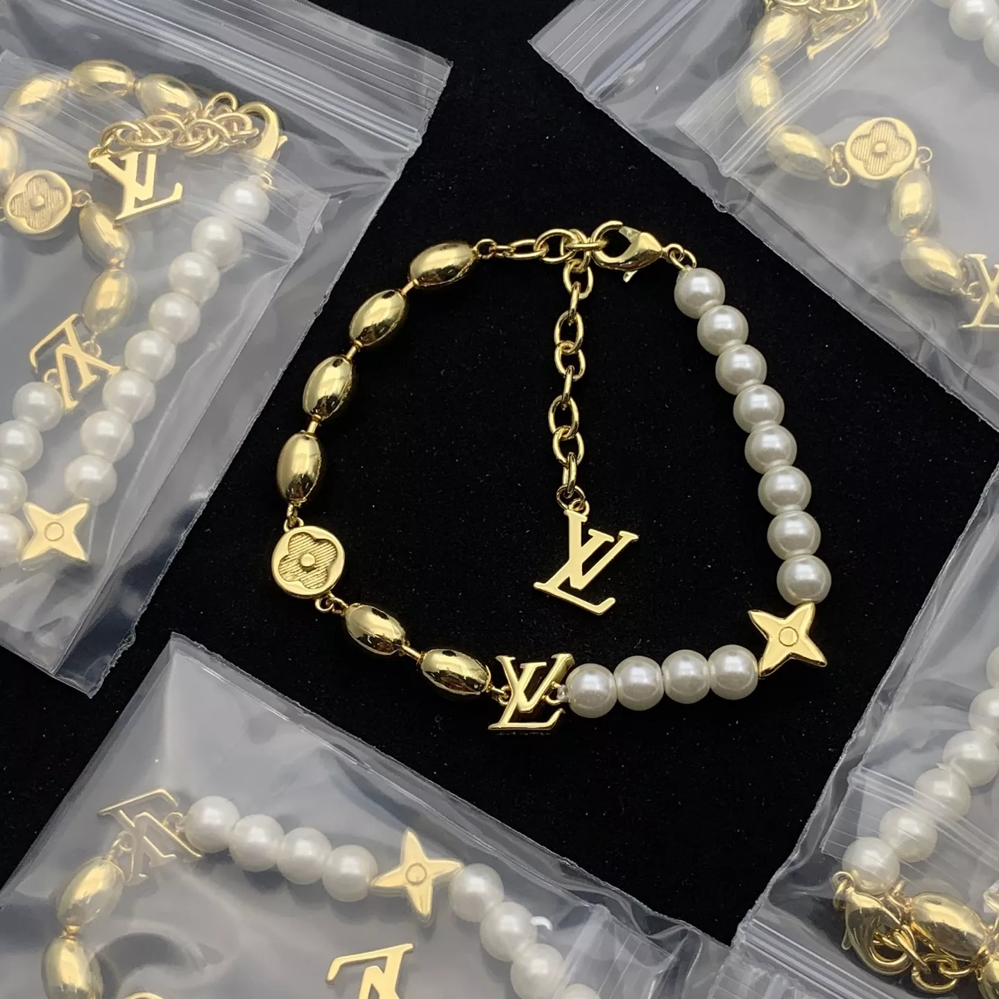 Louis Vuitton LV Bracelets Classic 1085