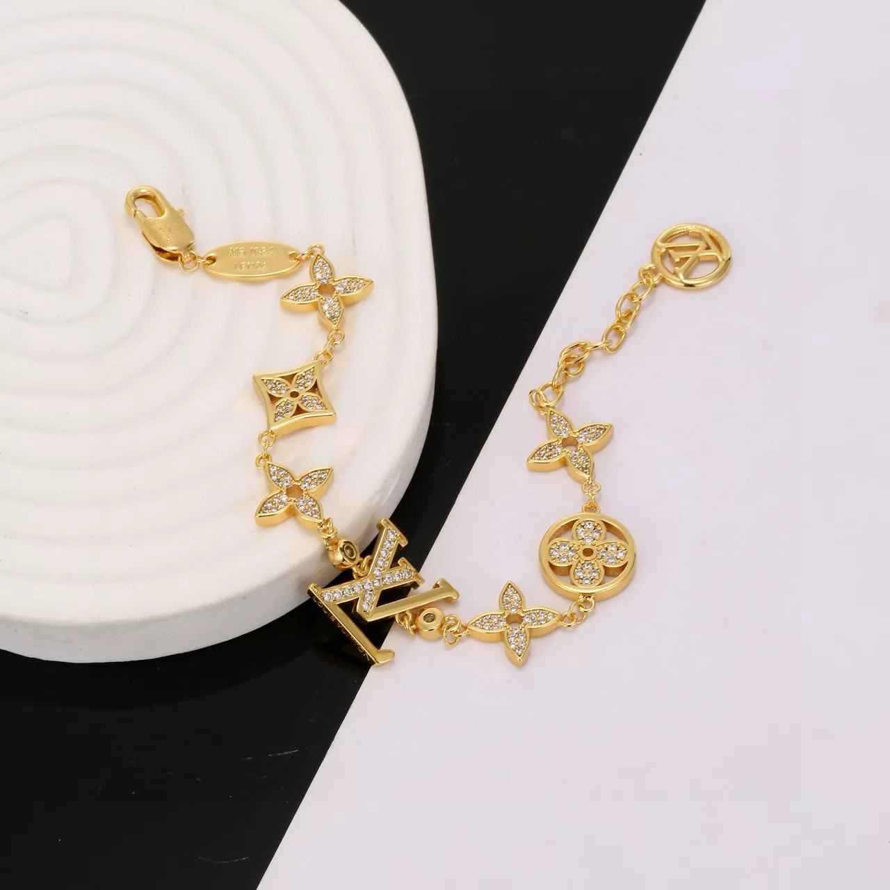 Louis Vuitton LV Bracelets Comfortable 3867