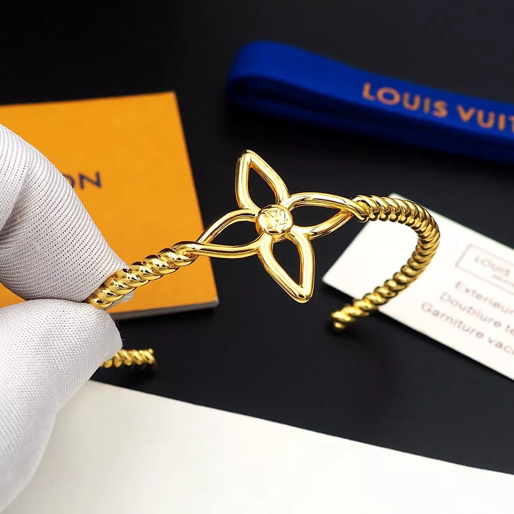 Louis Vuitton LV Bracelets Comfortable 901