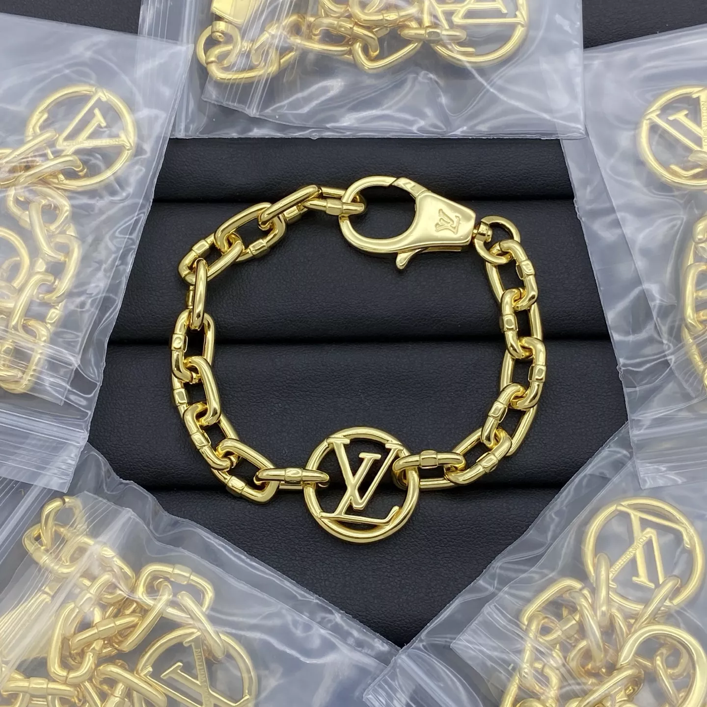Louis Vuitton LV Bracelets Comfortable 9918