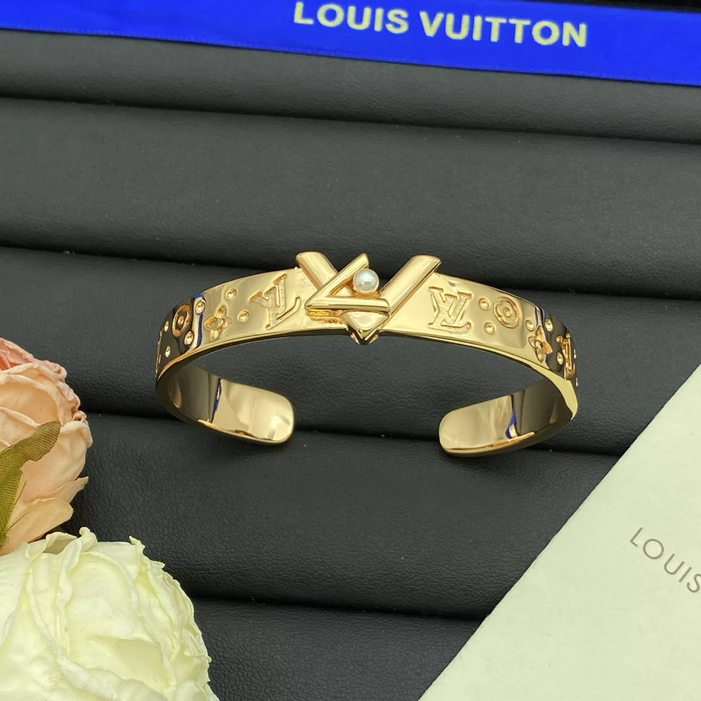 Louis Vuitton LV Bracelets DailyWear 2201