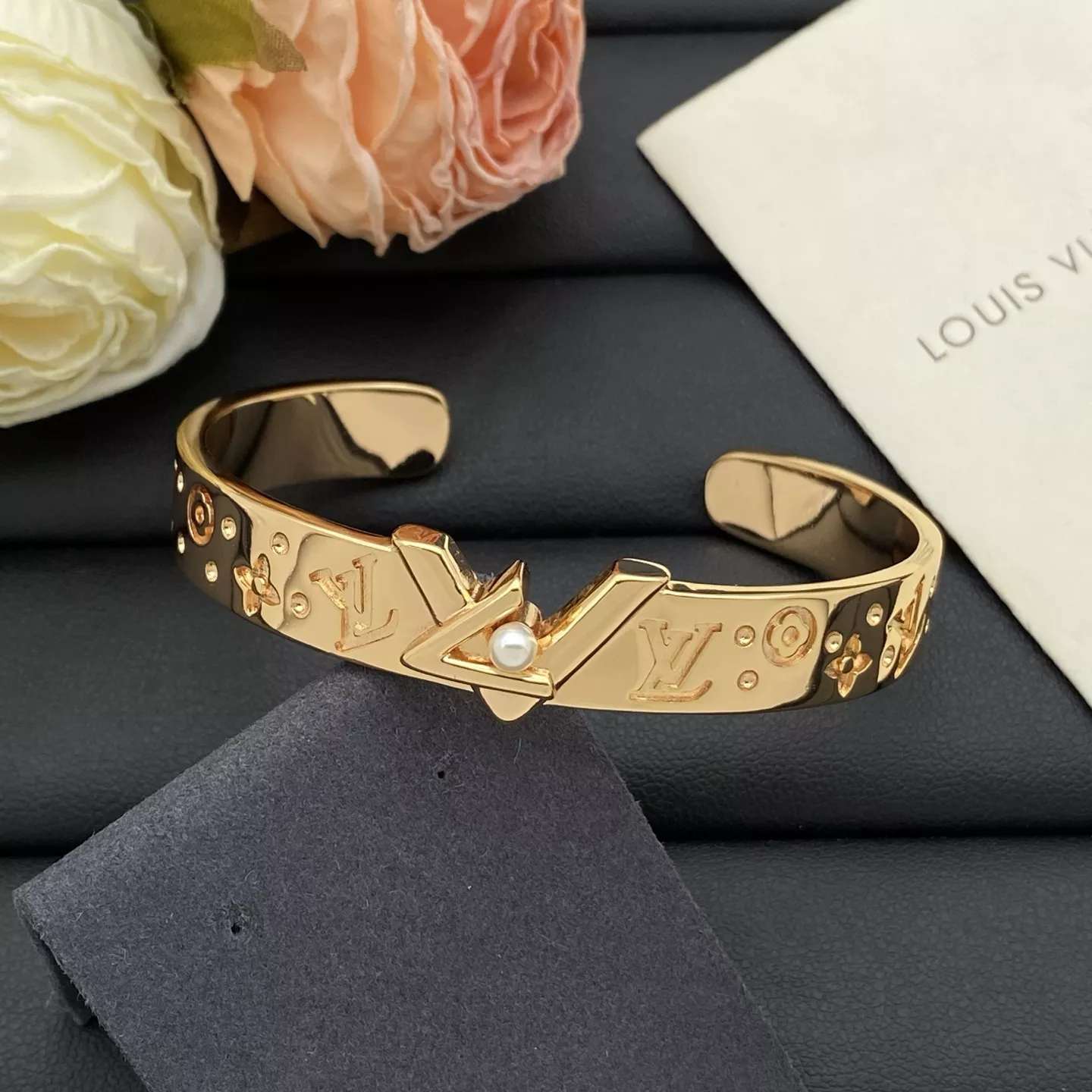 Louis Vuitton LV Bracelets DailyWear 2201