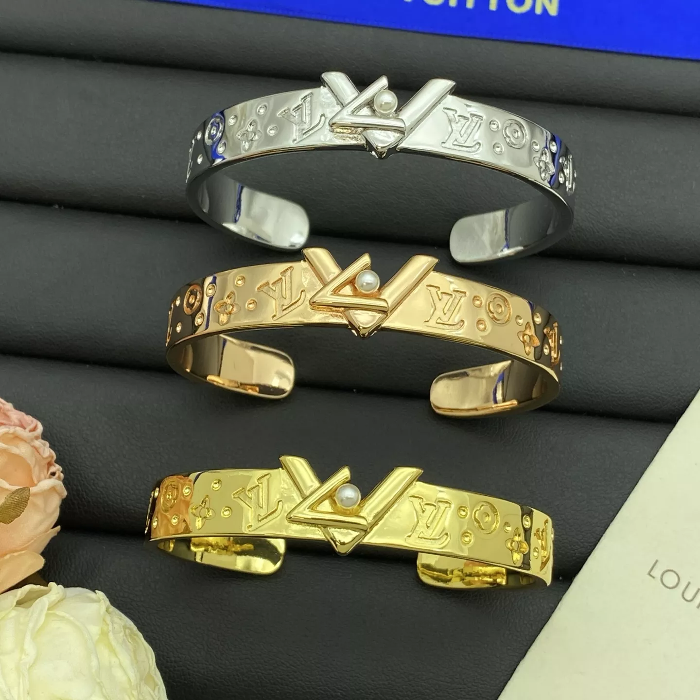 Louis Vuitton LV Bracelets DailyWear 2201