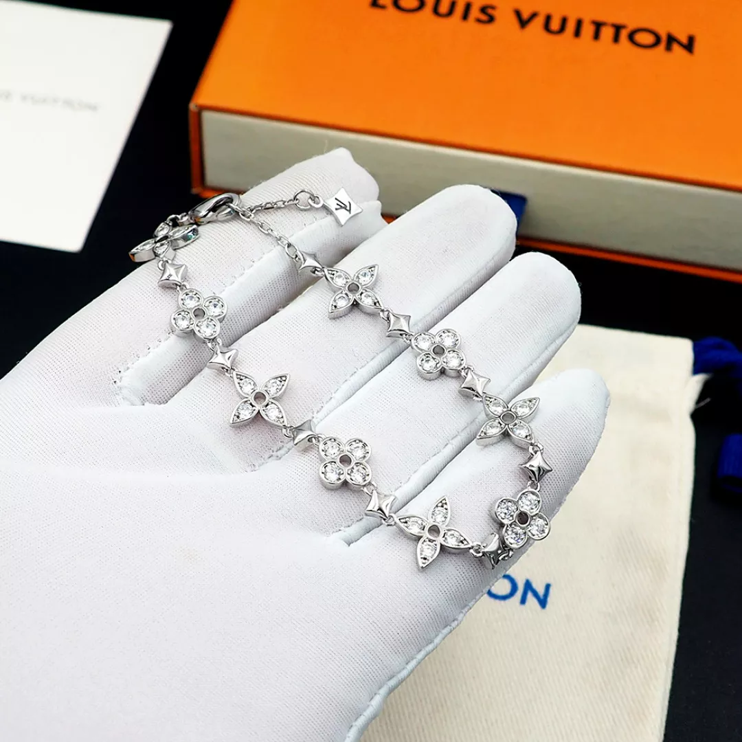 Louis Vuitton LV Bracelets Durable 4510