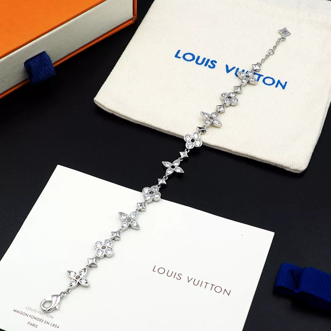 Louis Vuitton LV Bracelets Durable 4510