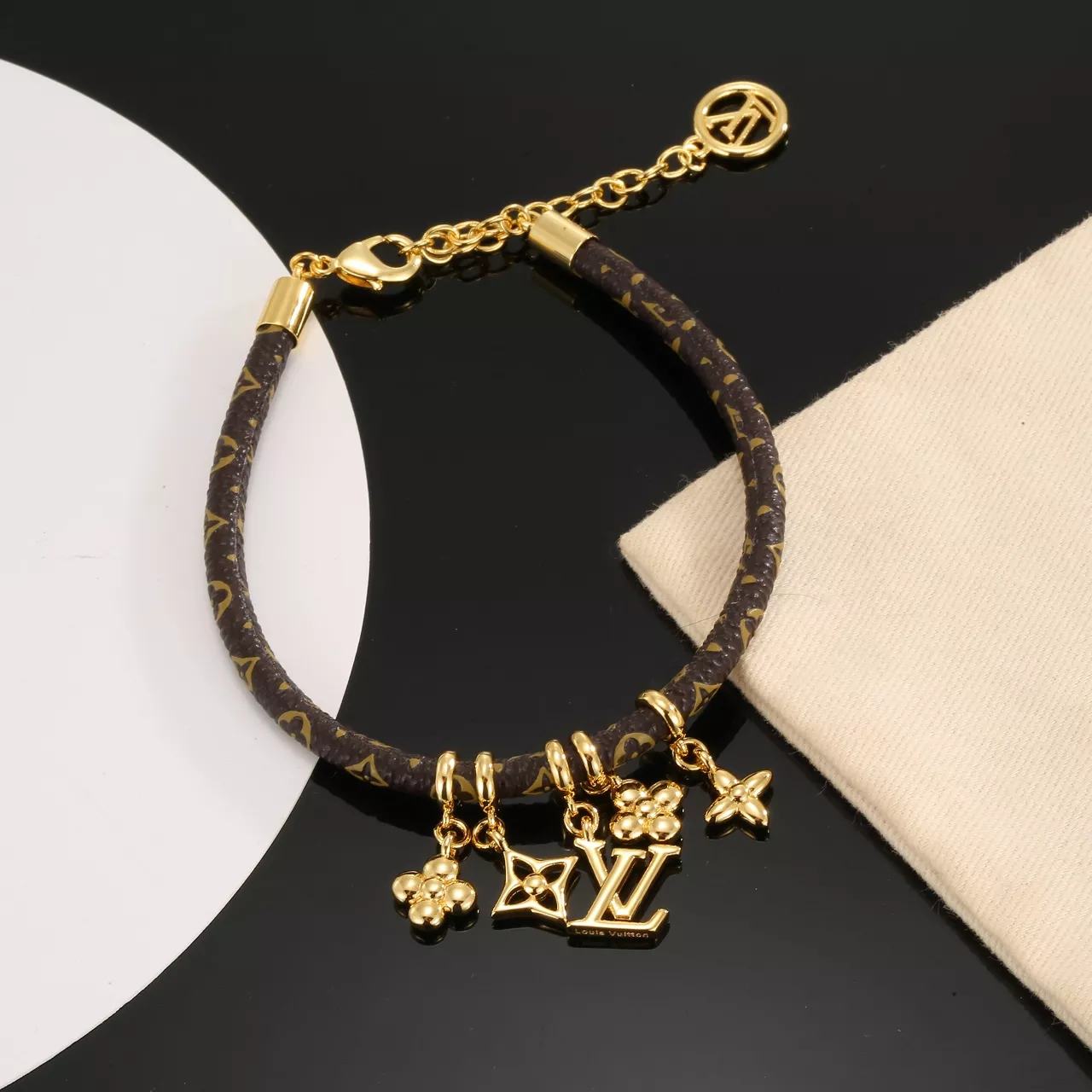 Louis Vuitton LV Bracelets Durable 902