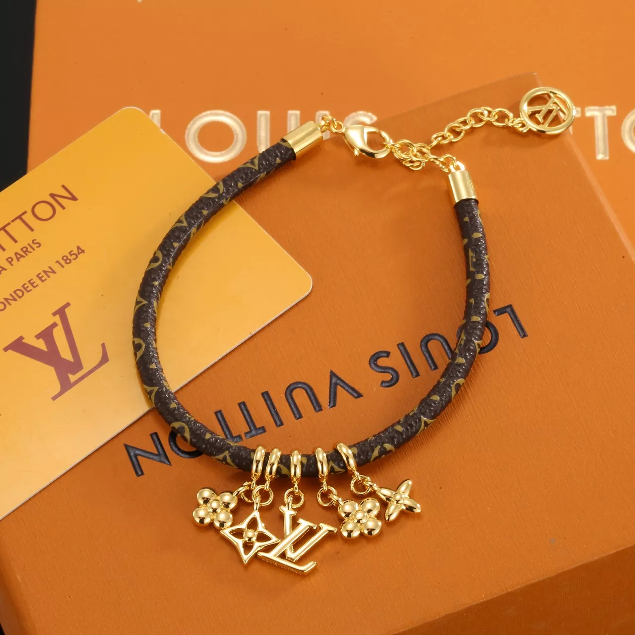 Louis Vuitton LV Bracelets Durable 902