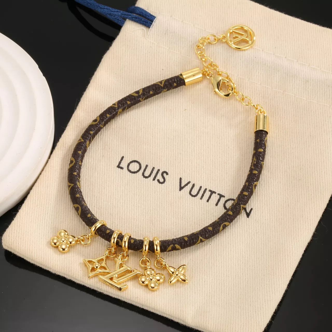 Louis Vuitton LV Bracelets Durable 902