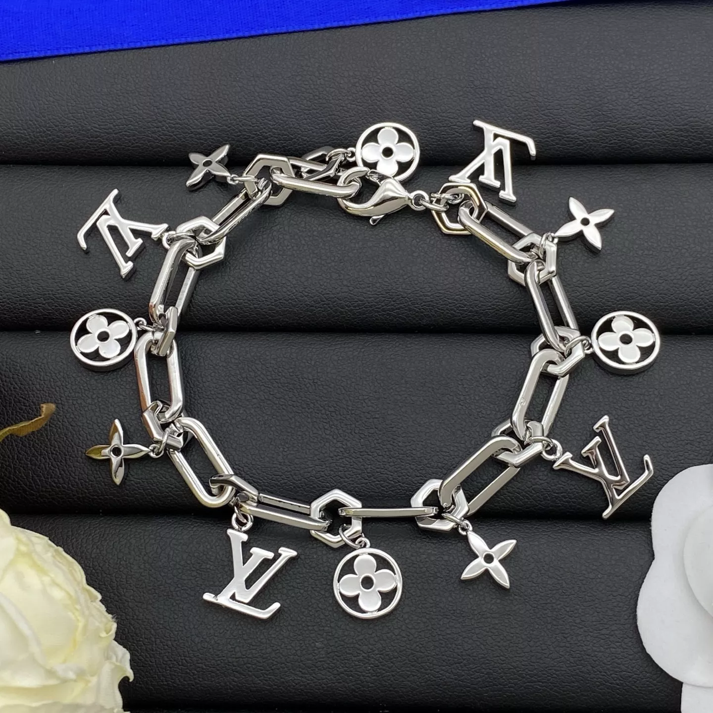 Louis Vuitton LV Bracelets EasyMatch 8158