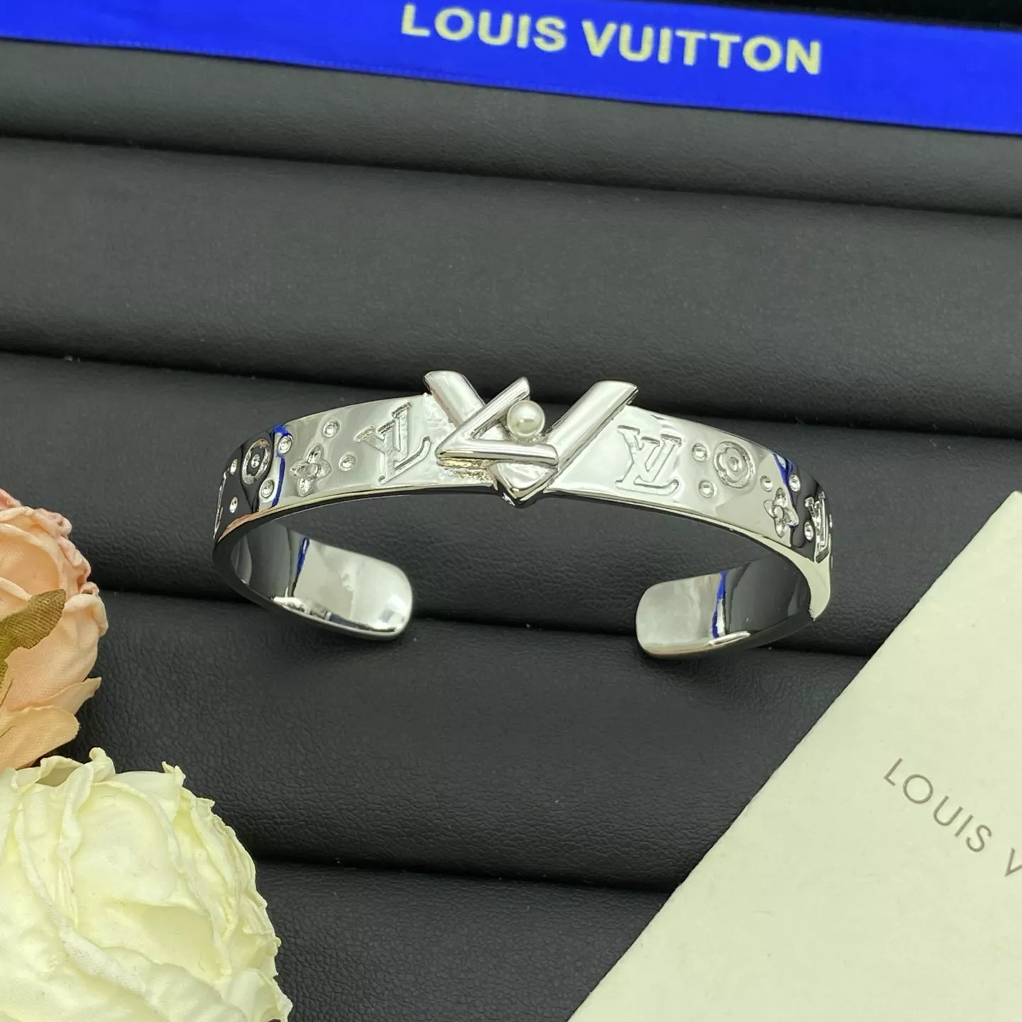 Louis Vuitton LV Bracelets Elegant 1908