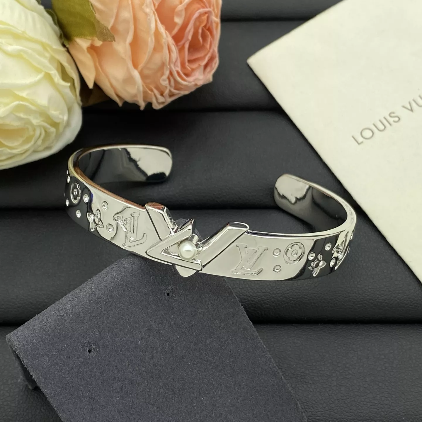 Louis Vuitton LV Bracelets Elegant 1908