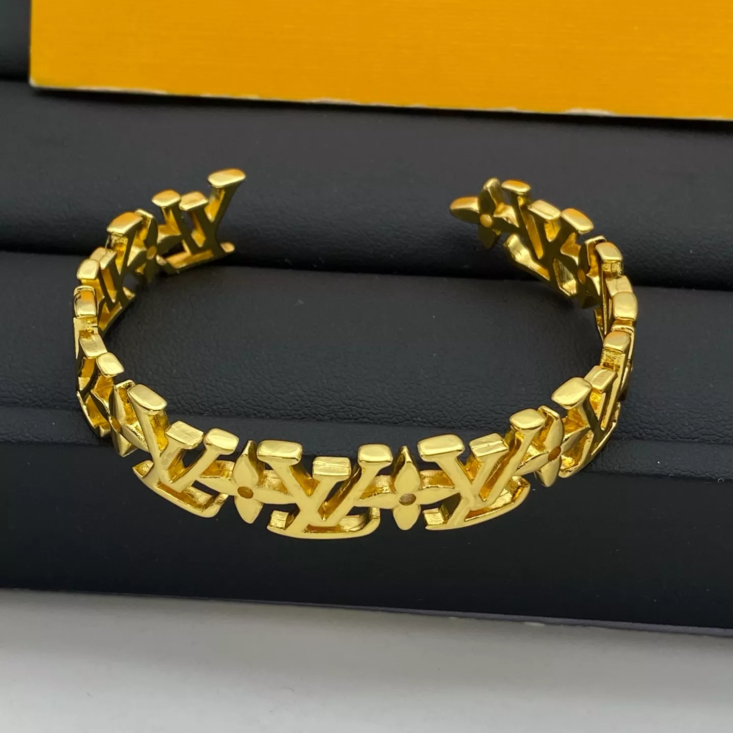 Louis Vuitton LV Bracelets Elegant 5178