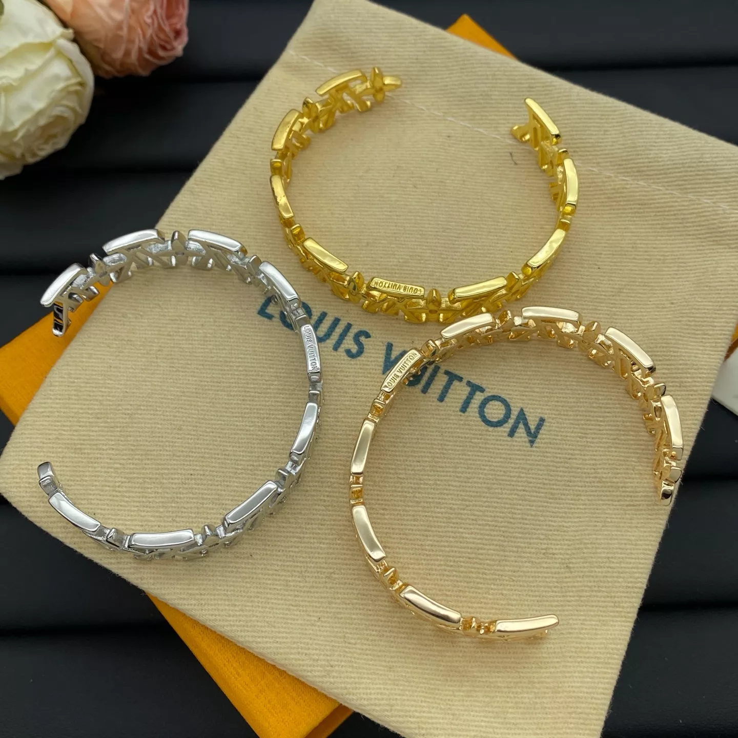 Louis Vuitton LV Bracelets Elegant 5178