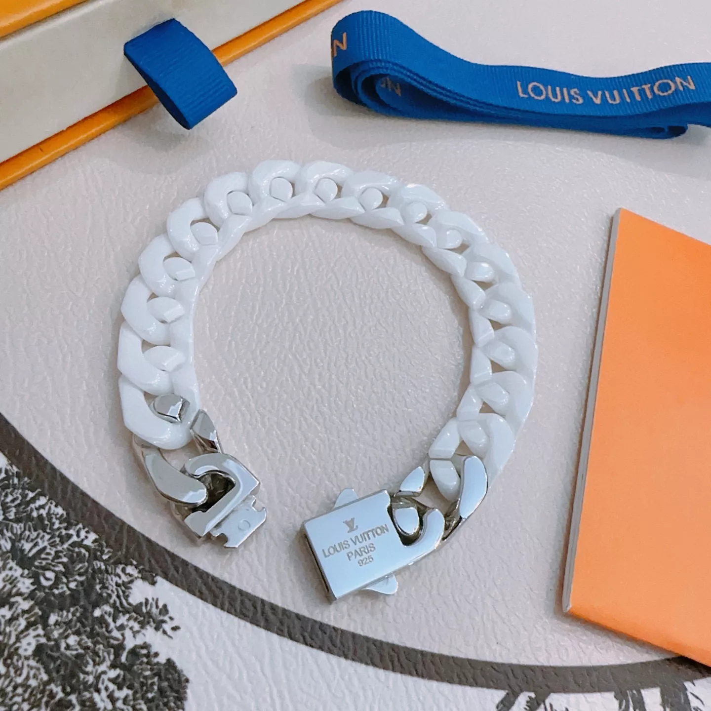 Louis Vuitton LV Bracelets Fashionable 3886