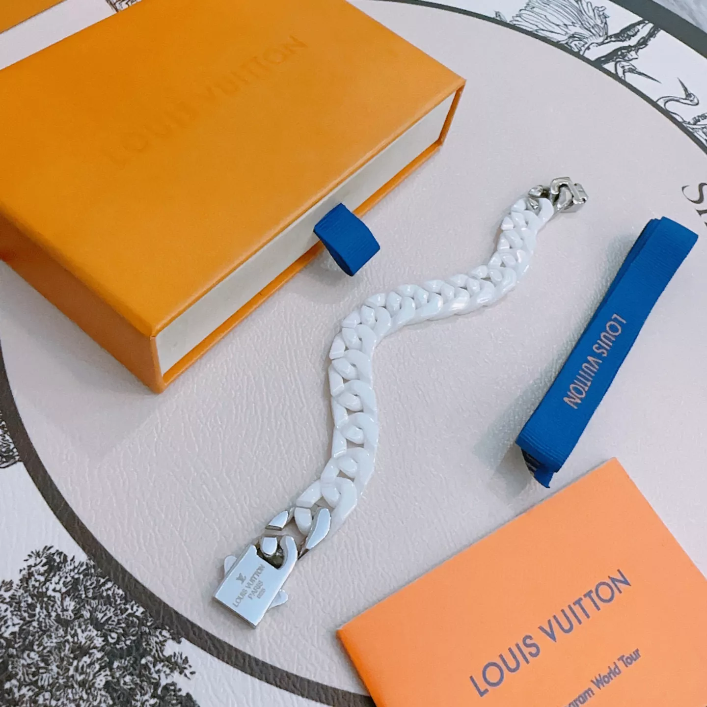 Louis Vuitton LV Bracelets Fashionable 3886