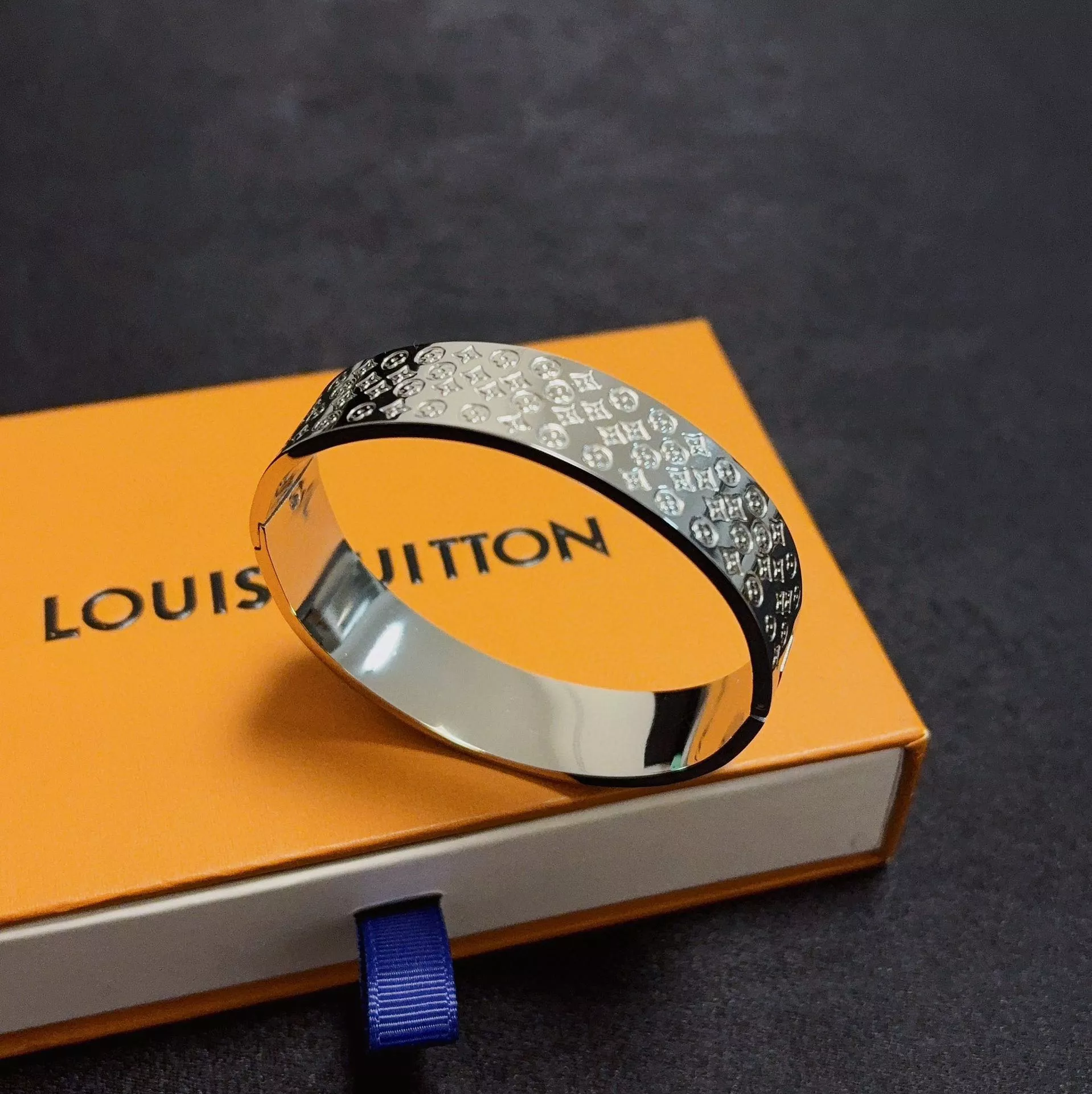 Louis Vuitton LV Bracelets Flexible 7787