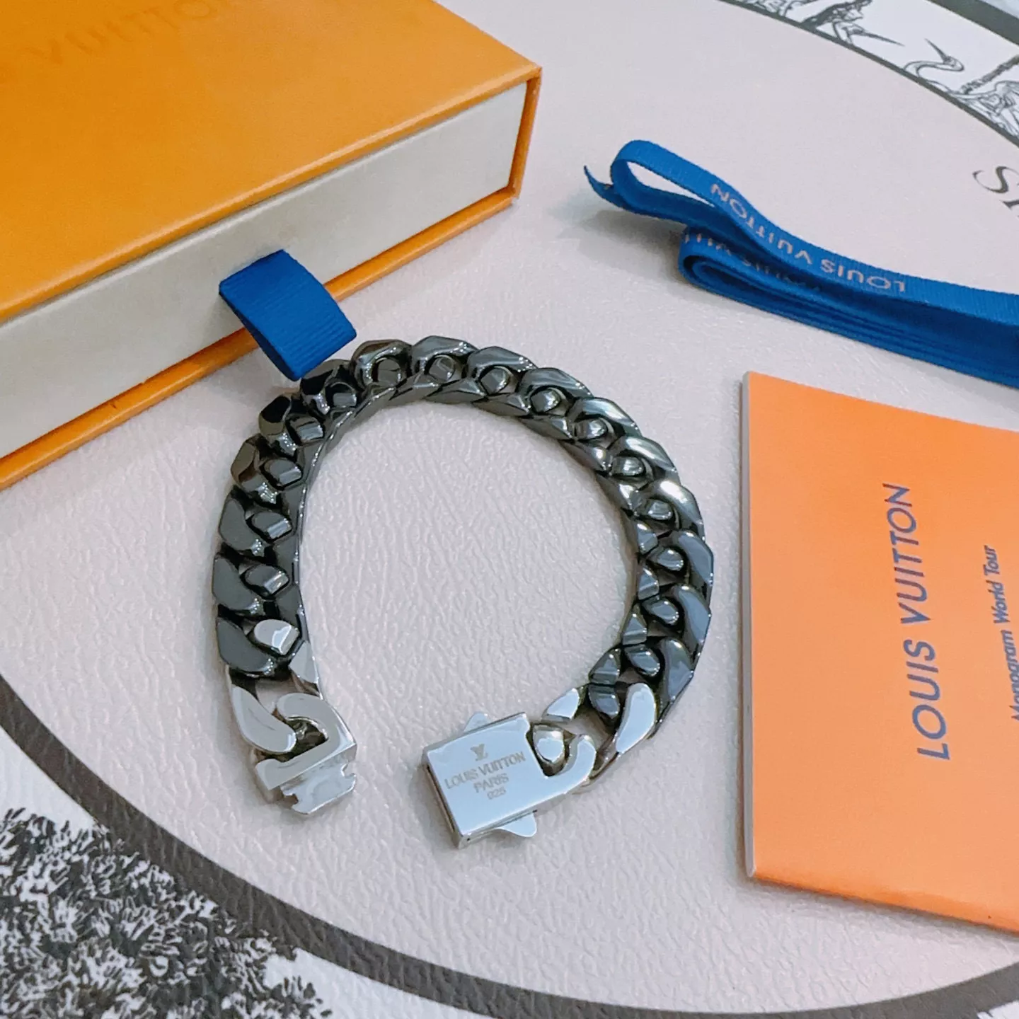 Louis Vuitton LV Bracelets GoAnywhere 9618
