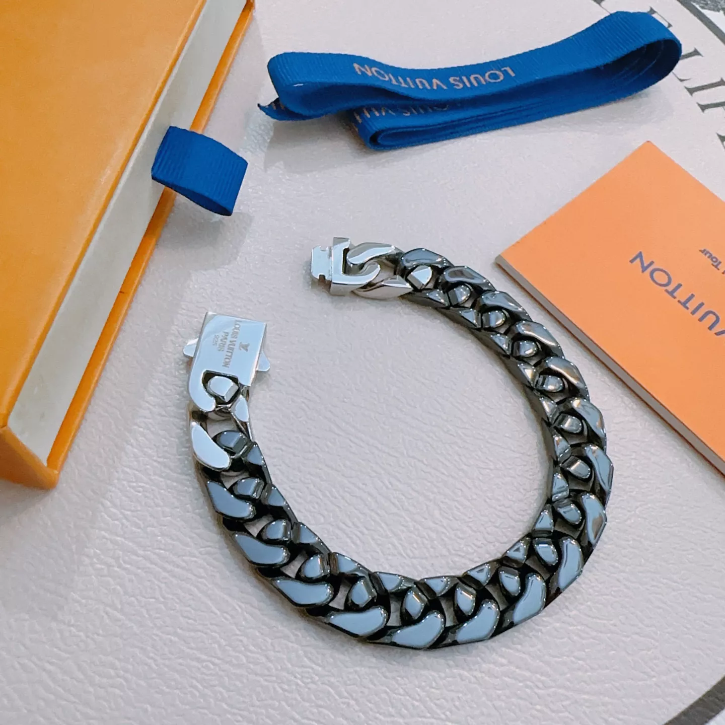 Louis Vuitton LV Bracelets GoAnywhere 9618