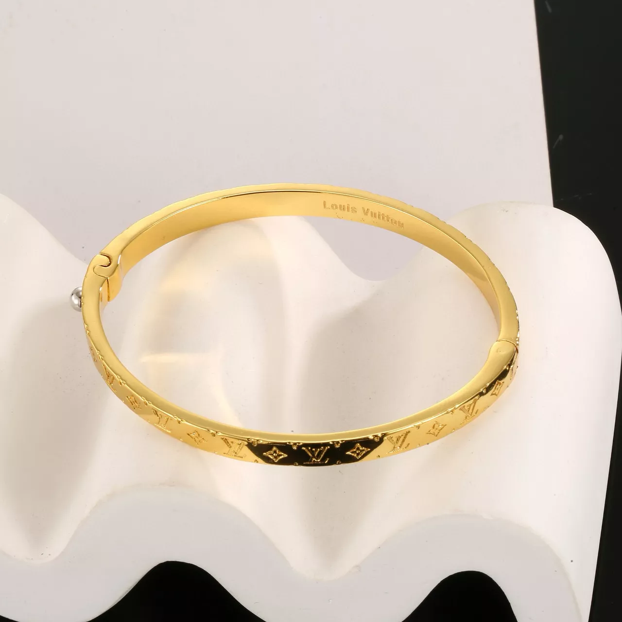Louis Vuitton LV Bracelets Minimalist 9355