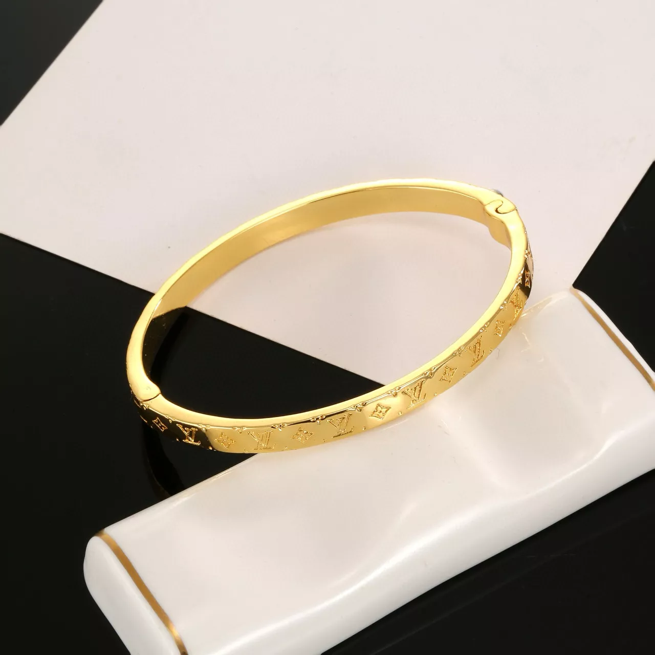 Louis Vuitton LV Bracelets Minimalist 9355