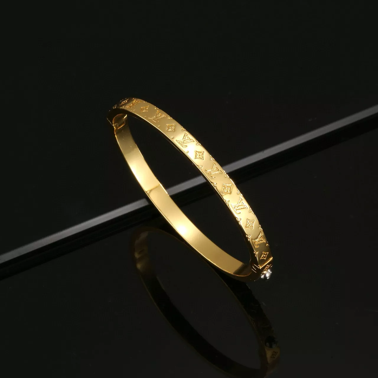 Louis Vuitton LV Bracelets Minimalist 9355
