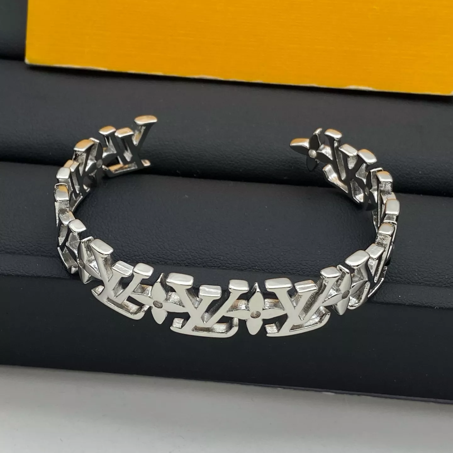 Louis Vuitton LV Bracelets Popular 6213