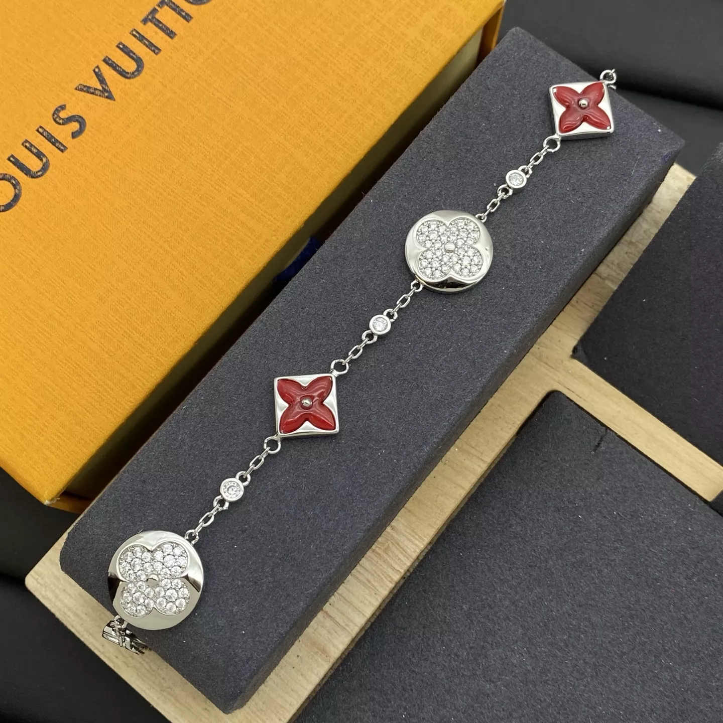 Louis Vuitton LV Bracelets Popular 7914