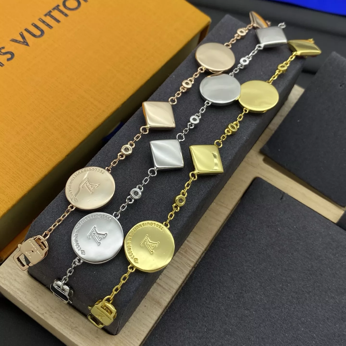 Louis Vuitton LV Bracelets Popular 7914