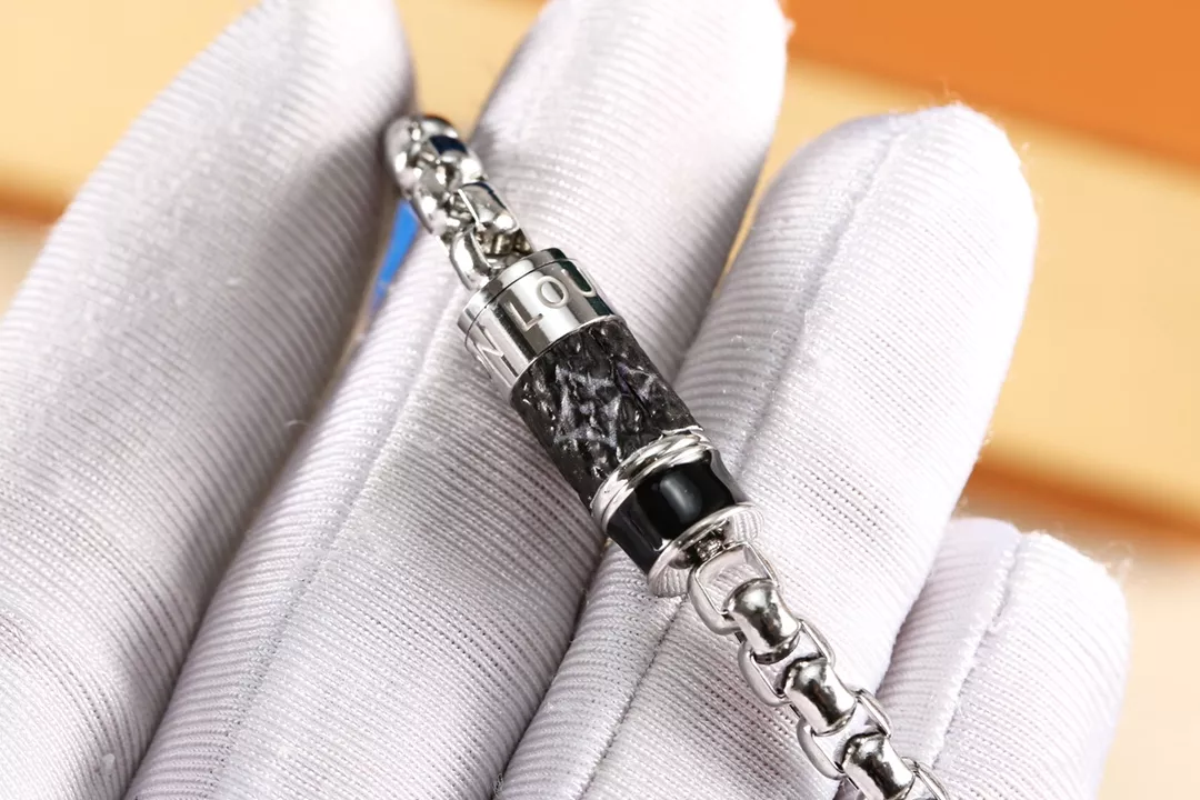 Louis Vuitton LV Bracelets Popular 8751