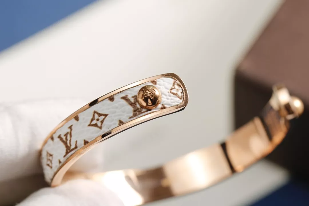 Louis Vuitton LV Bracelets Sleek 3580