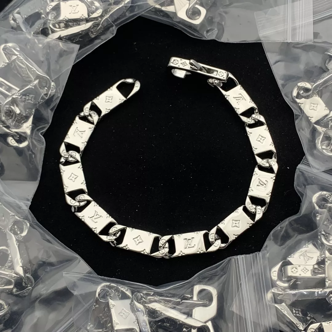 Louis Vuitton LV Bracelets Sophisticated 9448
