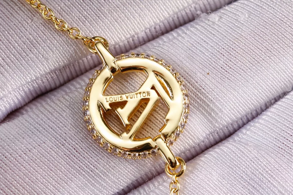 Louis Vuitton LV Bracelets Stylish 7377