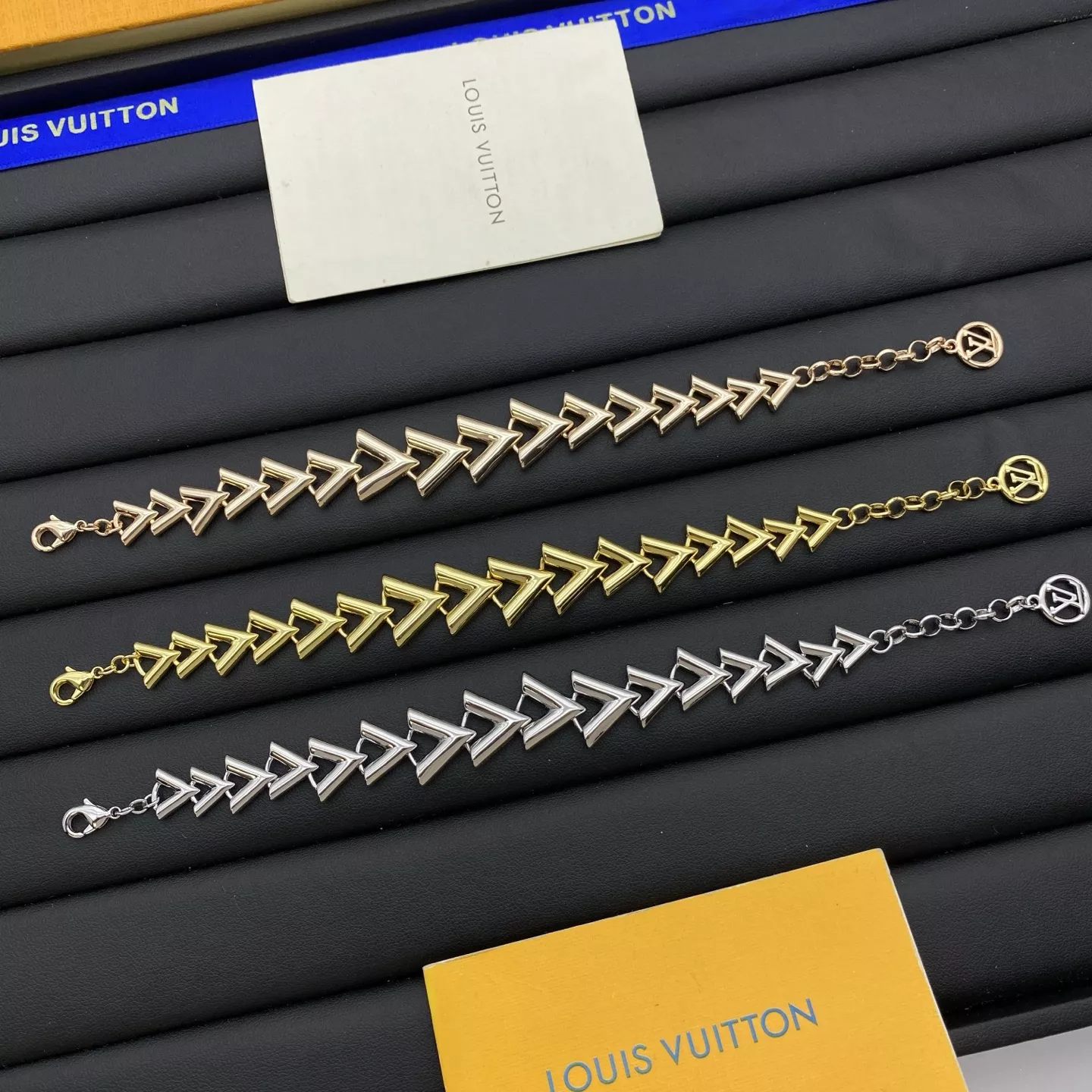Louis Vuitton LV Bracelets Trendy 8756