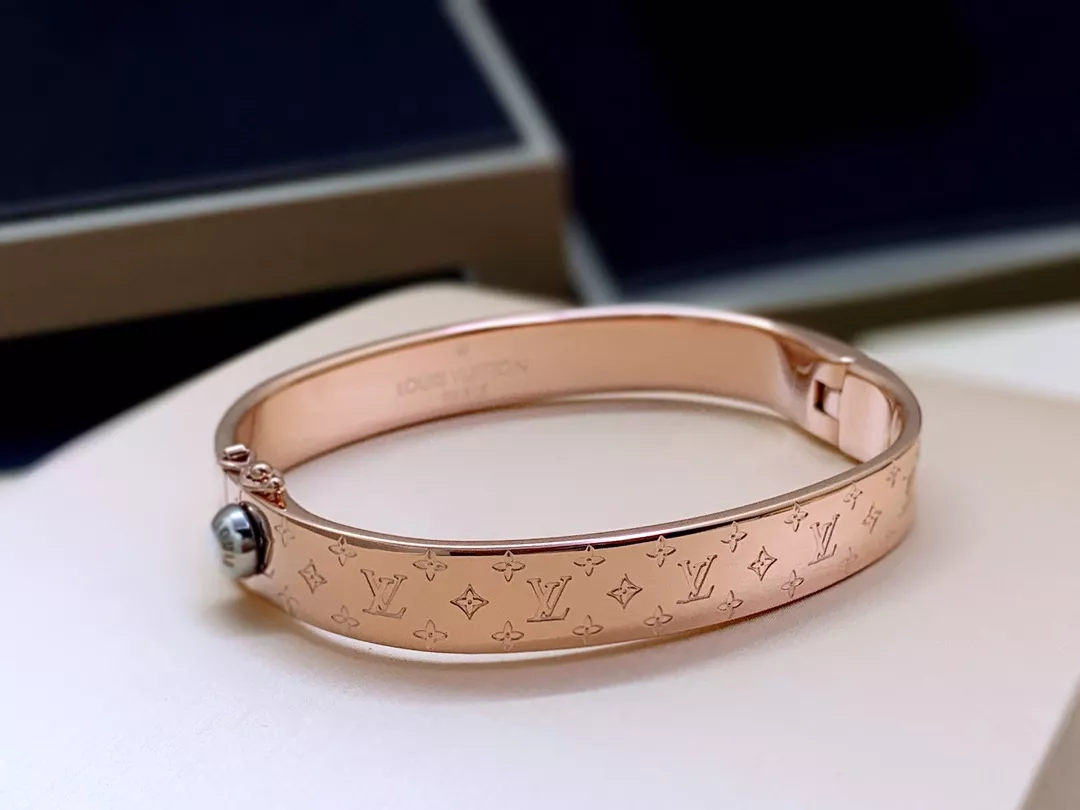 Louis Vuitton LV Bracelets Trendy 9661