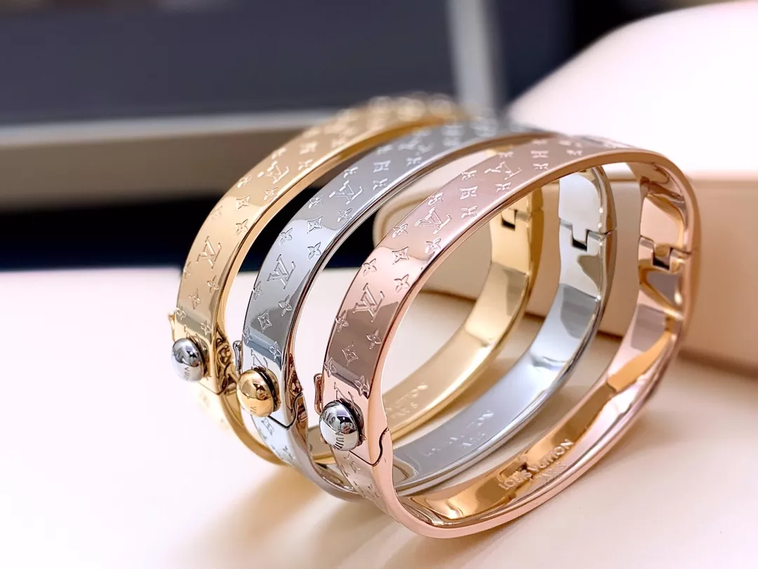Louis Vuitton LV Bracelets Trendy 9661