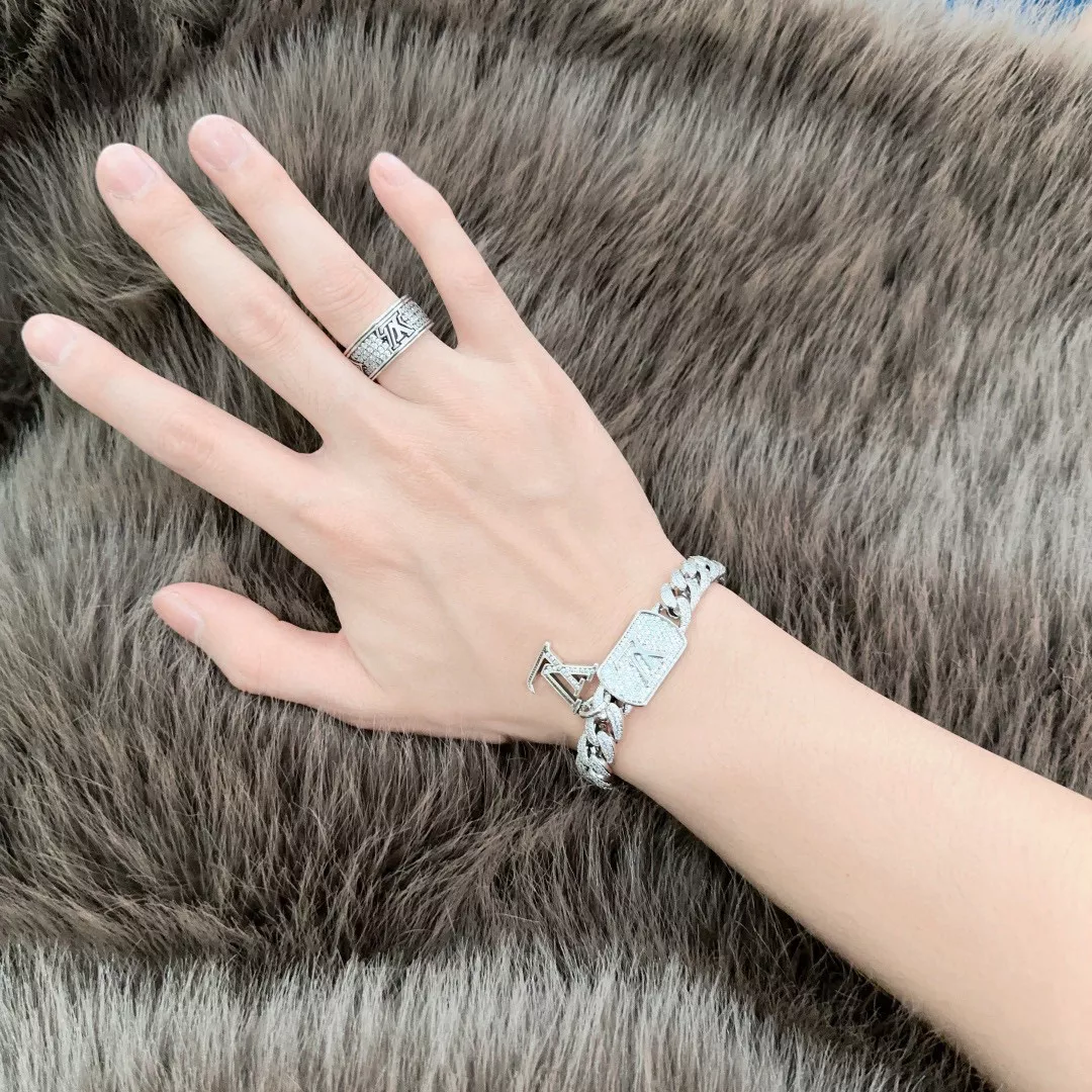 Louis Vuitton LV Bracelets Unique 6507
