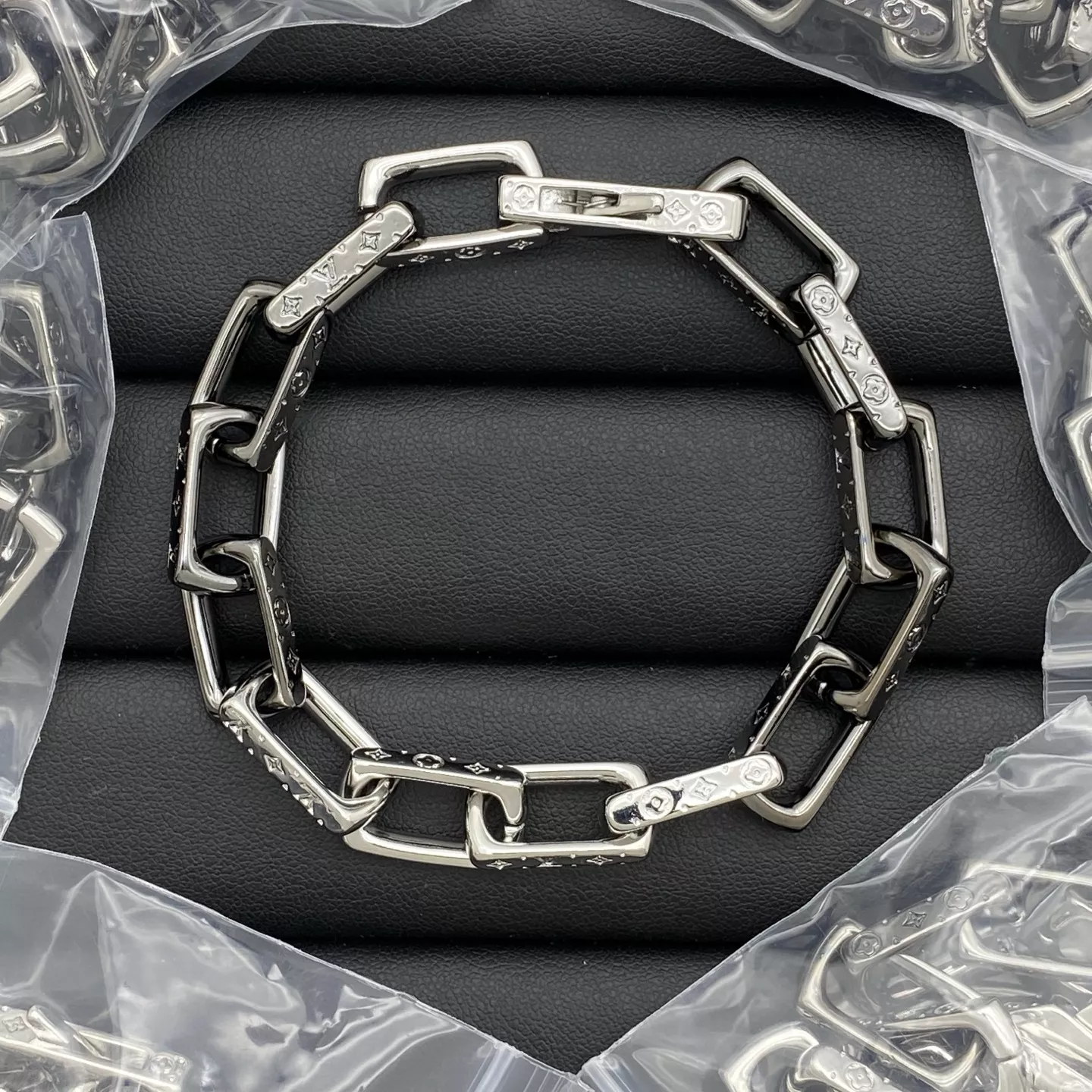 Louis Vuitton LV Bracelets Versatile 9285